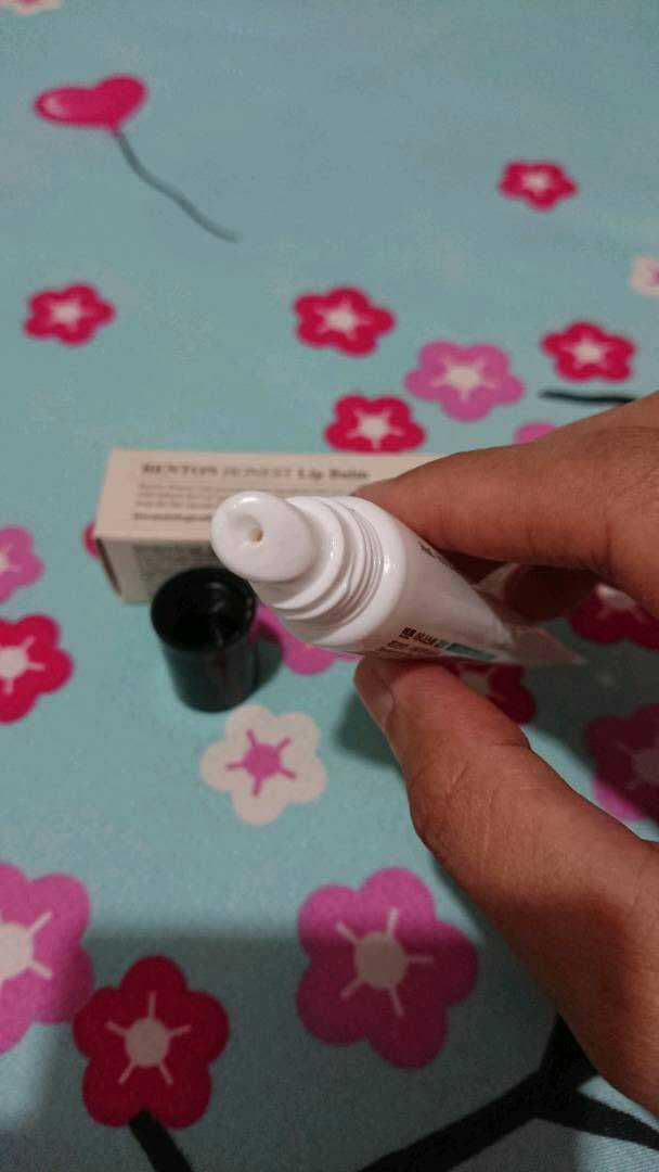 BENTON Honest Lip Balm review photo by ClaireZaelani