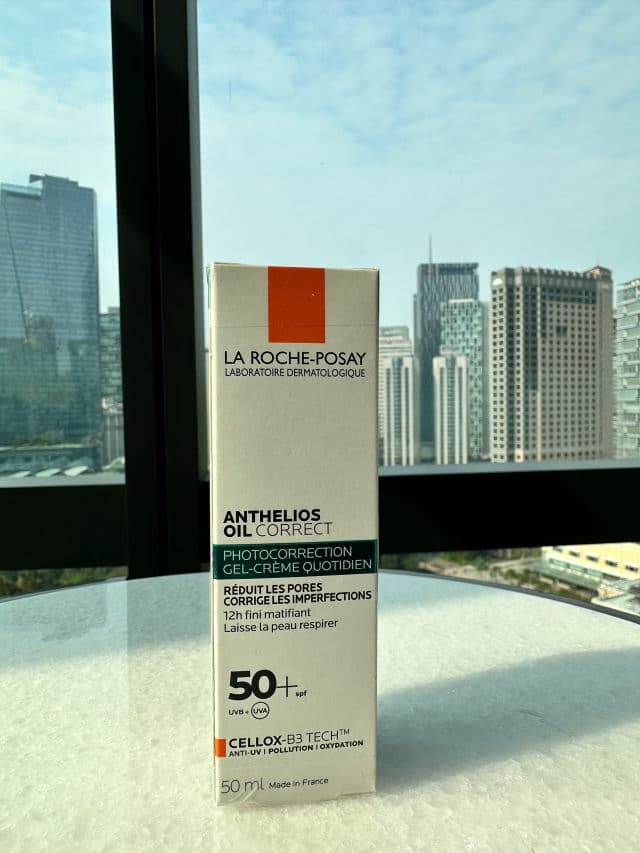 La Roche-Posay Anthelios Oil Correct SPF 50+ review photo by RBme