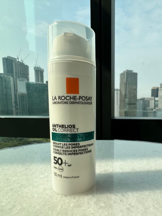 La Roche-Posay Anthelios Oil Correct SPF 50+ review photo by RBme
