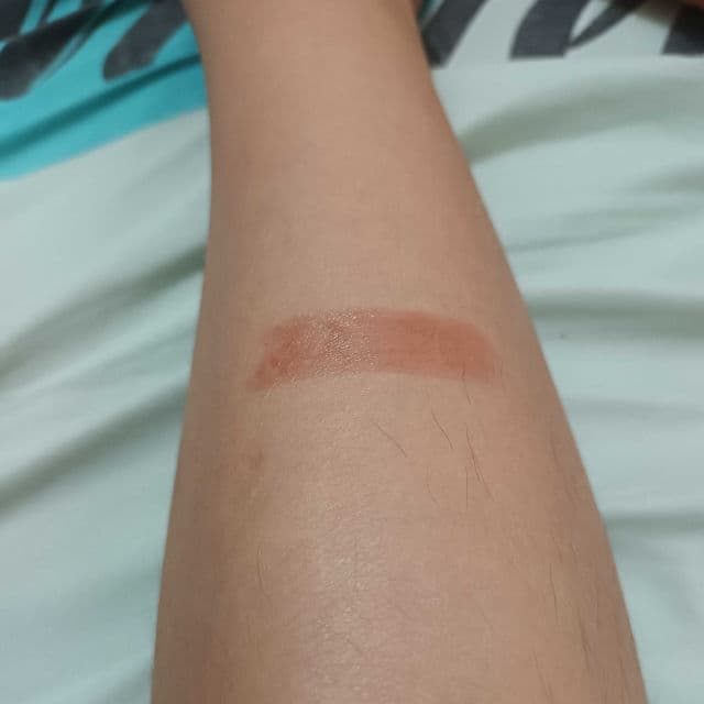 Issy & Co. Solar Balm SPF30 PA+++ in Slick (Glow Finish) review photo by Avrelayne