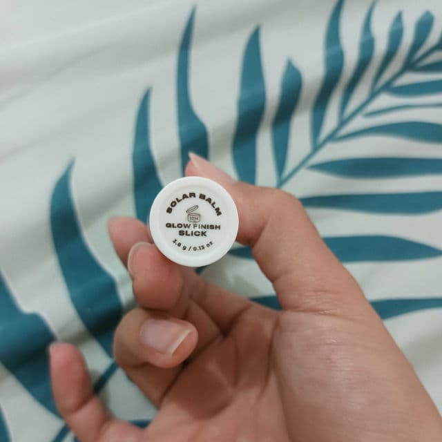 Issy & Co. Solar Balm SPF30 PA+++ in Slick (Glow Finish) review photo by Avrelayne