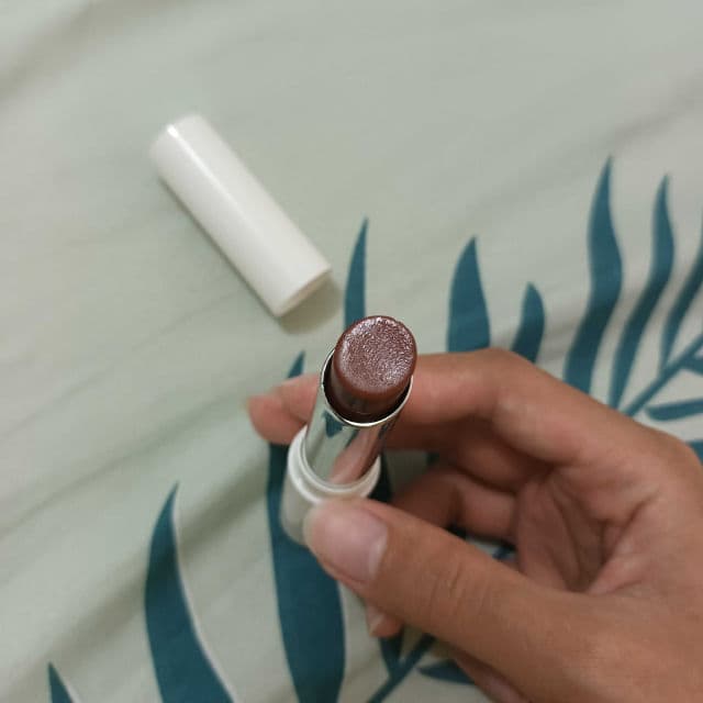 Issy & Co. Solar Balm SPF30 PA+++ in Slick (Glow Finish) review photo by Avrelayne