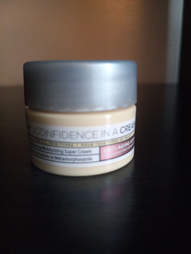 It Cosmetics Confidence In A Cream Anti-Aging Moisturizer review photo by Picky98547