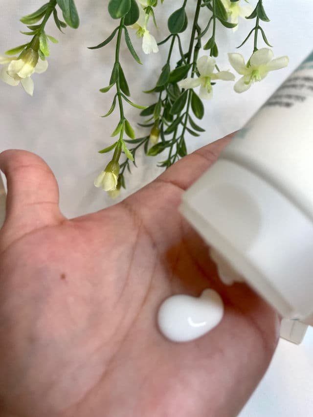 Aveeno Calm + Restore Nourishing PHA Facial Exfoliator review photo by JohannaCP