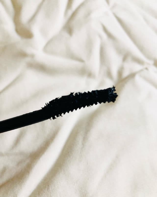 Essence Volume Stylist 18h Curl & Hold Mascara review photo by Lilulas