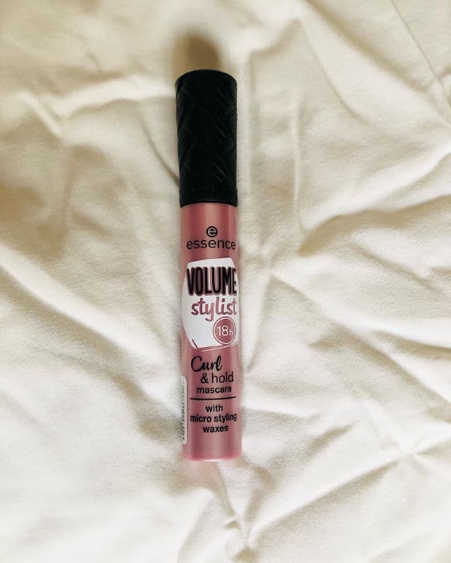 Essence Volume Stylist 18h Curl & Hold Mascara review photo by Lilulas