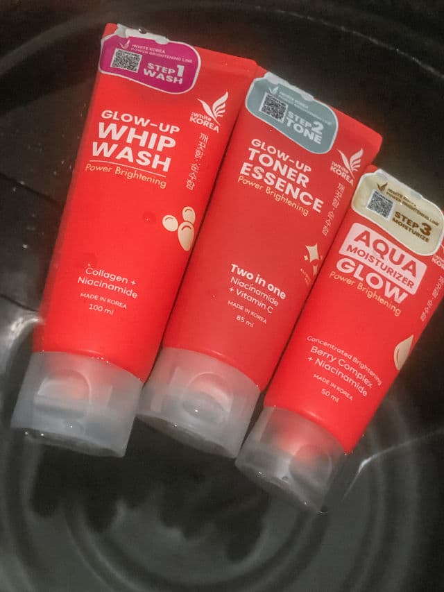 iWhite Korea Glow-Up Toner Essence Power Brightening review photo by Sophiaeiou