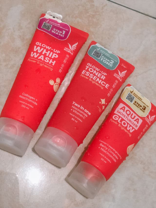 iWhite Korea Glow-Up Toner Essence Power Brightening review photo by Sophiaeiou