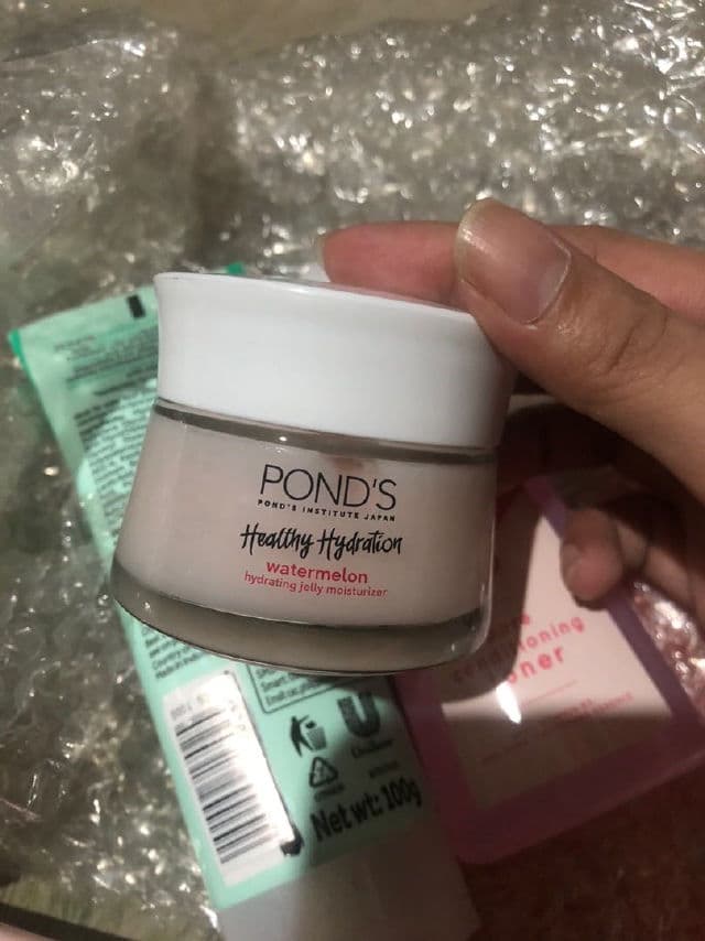 Pond's Healthy Hydration Watermelon Hydrating Jelly Moisturizer with Vitamin E review photo by Sophiaeiou