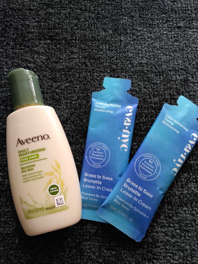 Aveeno Daily Moisturizing Body Wash with Prebiotic Oat review photo by NikkiJames023