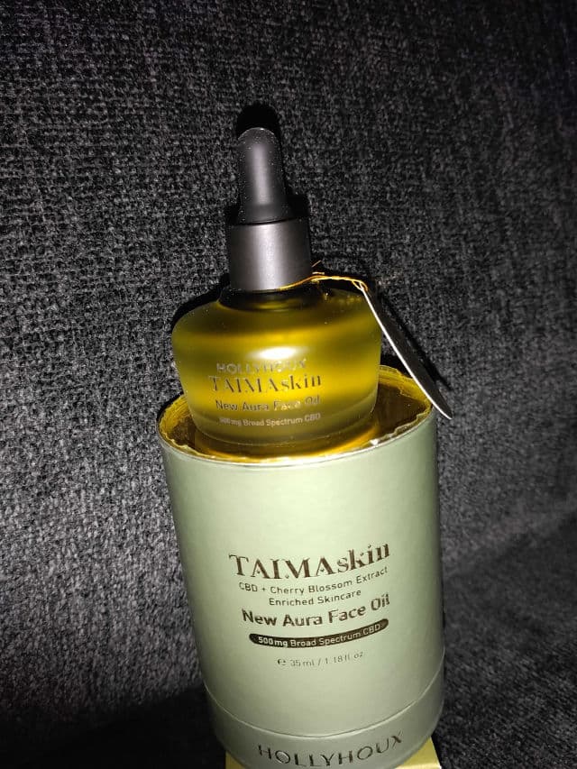 HollyHoux TAIMAskin New Aura Face Oil review photo by NikkiJames023
