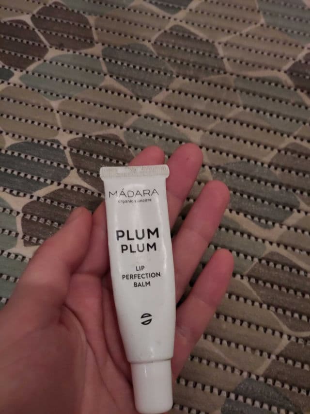 Madara Cosmetics Plum Plum Lip Perfection Balm review photo by Rouuu