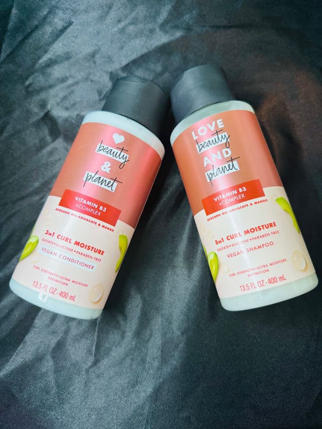 Love Beauty and Planet Vitamin B3 + Complex Avocado Oil-Aguacate & Mango 3in1 Curl Moisture Vegan Conditioner review photo by myamoon1