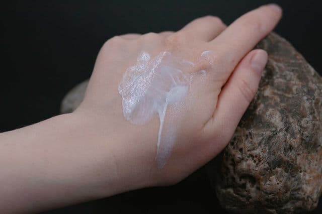 SKIN1004 Madagascar Centella Hyalu-Cica Water-Fit Sun Serum SPF50+ PA++++ review photo by Robynrose