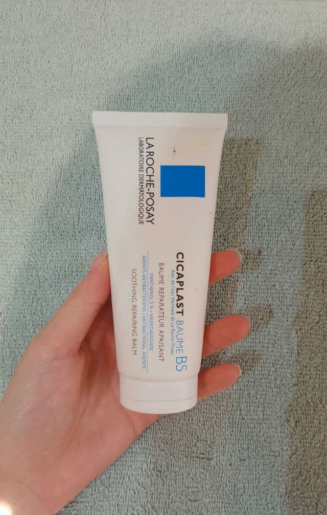 La Roche-Posay Cicaplast Baume B5 Soothing Repairing Balm review photo by Nicnini