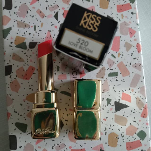 Guerlain KissKiss Shine Bloom Lipstick review photo by MariCinti