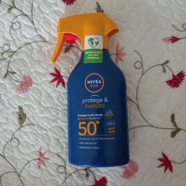 Nivea Protect & Moisture Moisturising Sunscreen Pump SPF50+ review photo by MariCinti