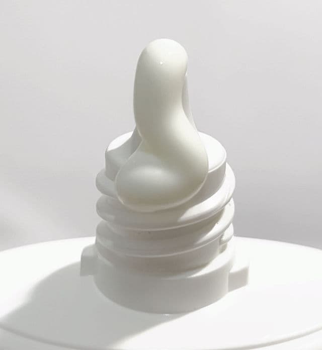 Iunik Centella Calming Daily Sunscreen SPF 50 PA++++ review photo by hdiiww