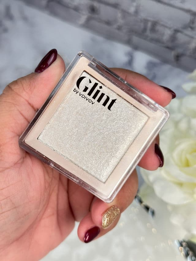 Glint 01 Dewy Moon review photo by UniquelySam