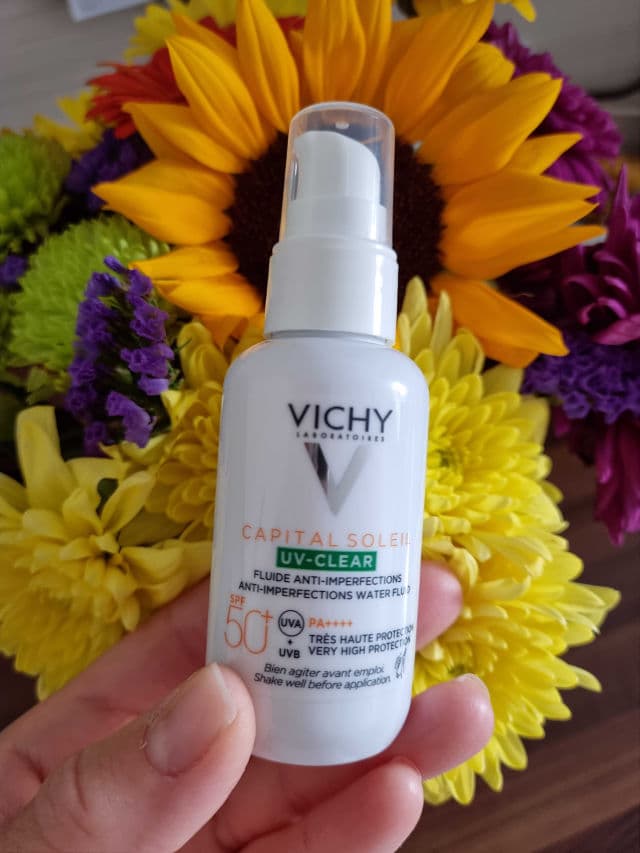 Vichy Capital Soleil UV-Clear Anti-Imperfections Fluid SPF50+ review photo by Krys89