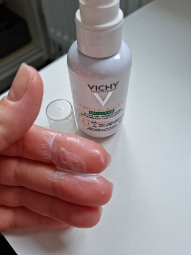 Vichy Capital Soleil UV-Clear Anti-Imperfections Fluid SPF50+ review photo by Krys89