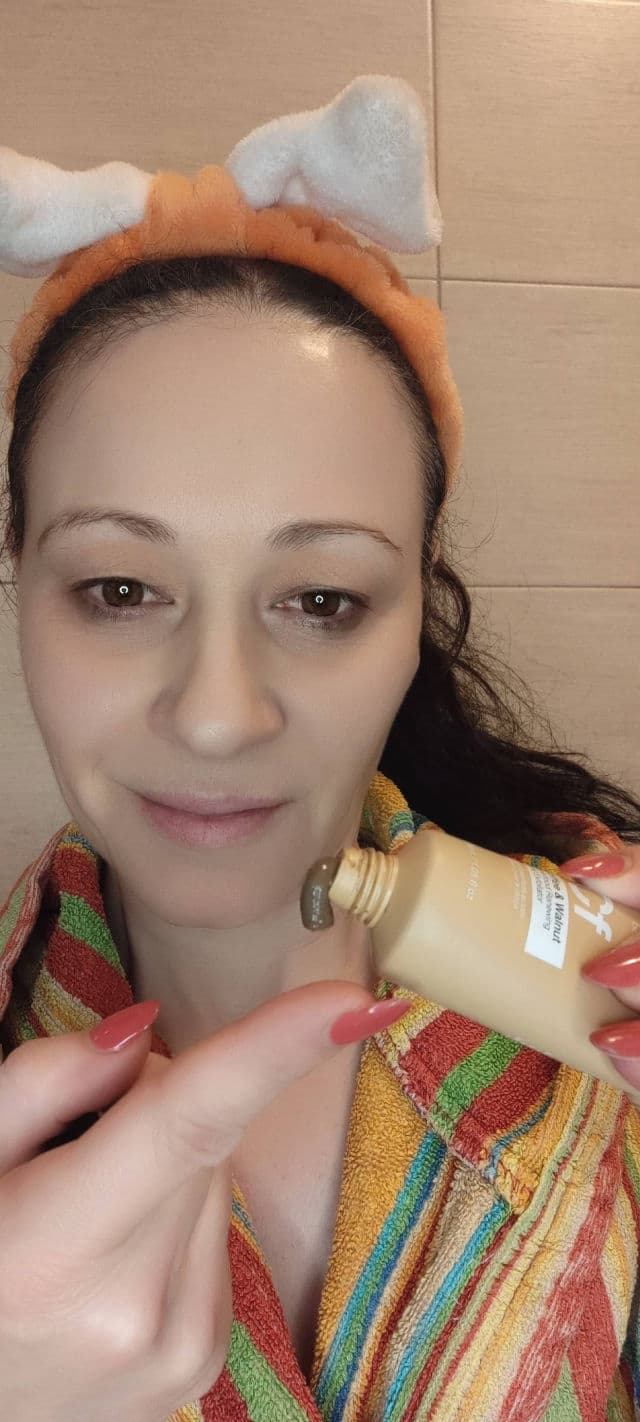 Dr. Botanicals Coffee & Walnut Superfood Renewing Facial Exfoliator review photo by RuggieroIvana