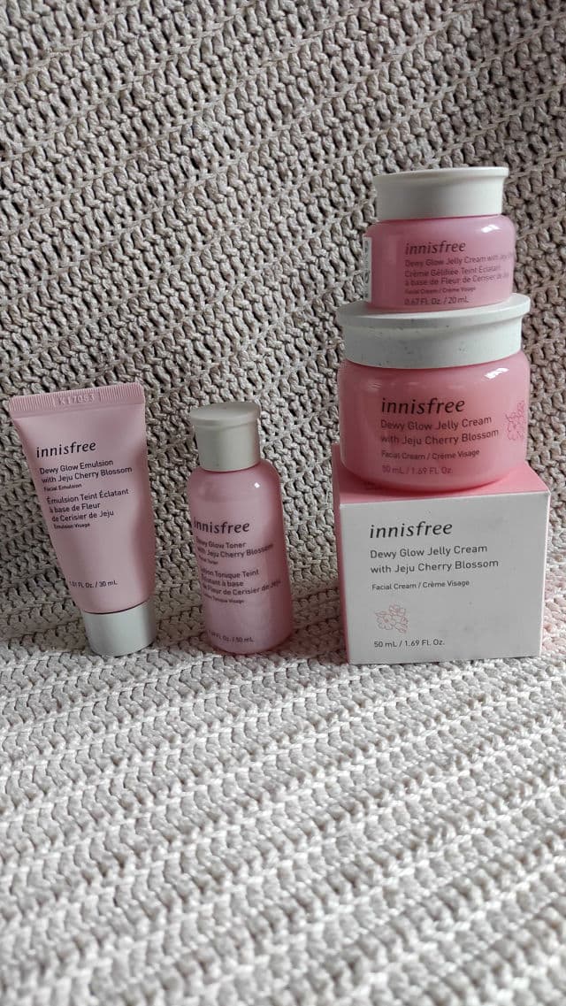 INNISFREE Dewy Glow Emulsion with Jeju Cherry Blossom review photo by everglowlasting