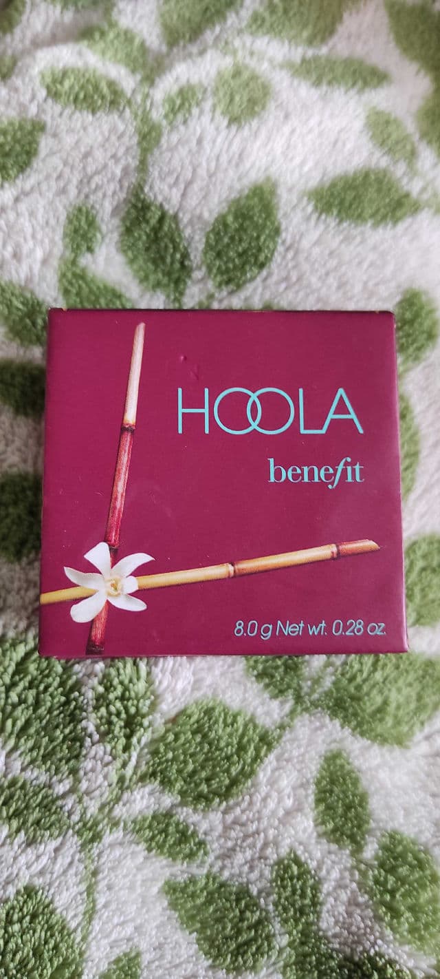 Benefit Cosmetics Hoola Caramel review photo by everglowlasting