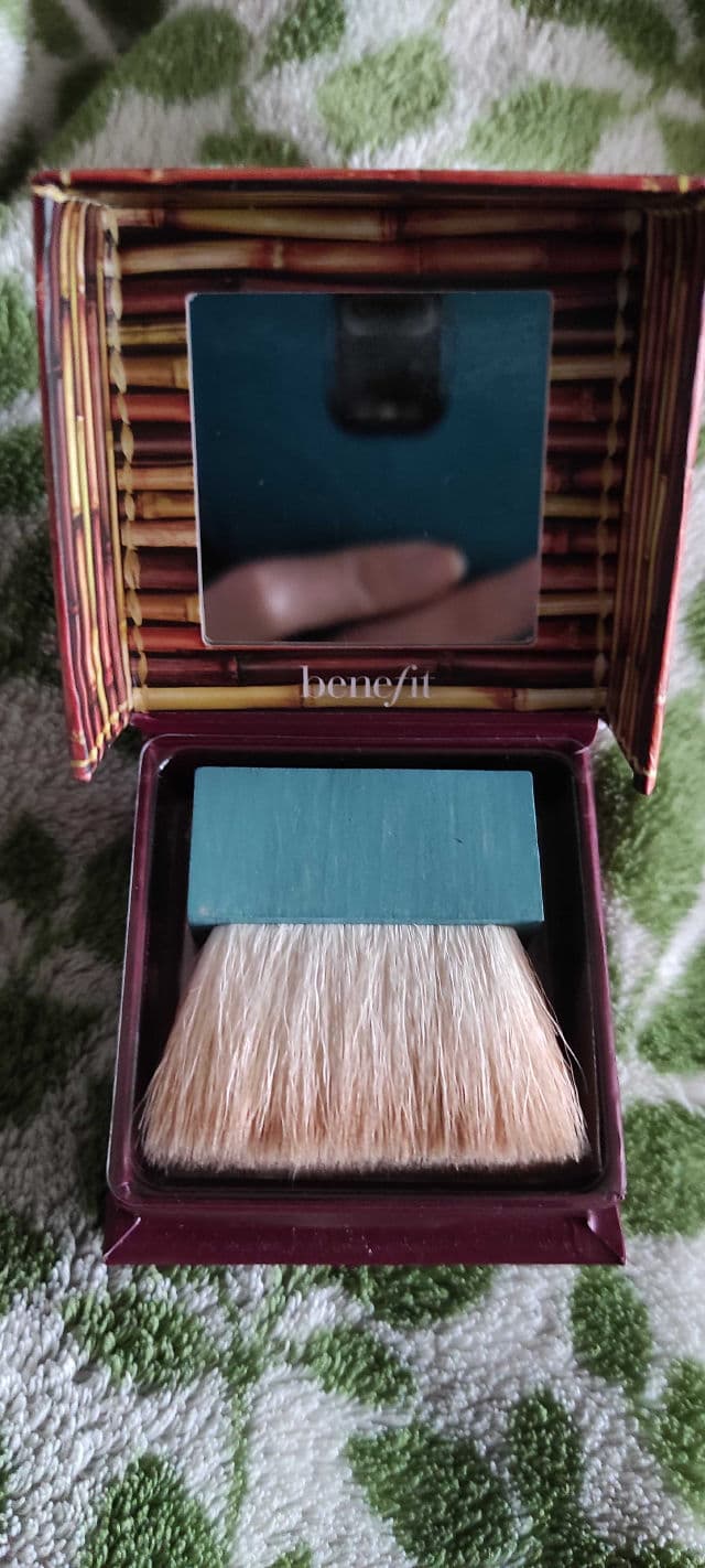 Benefit Cosmetics Hoola Caramel review photo by everglowlasting