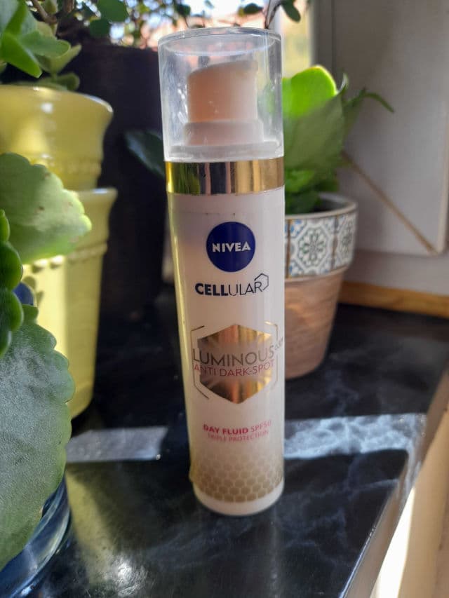 Nivea Cellular Luminous 630 Anti Spot Tinted Fluid SPF 20 review photo by flizzan