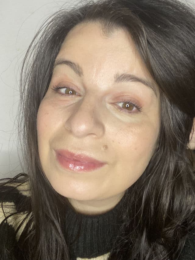 Maybelline Instant Age Rewind Perfector 4-in-1 Glow Makeup review photo by Negin