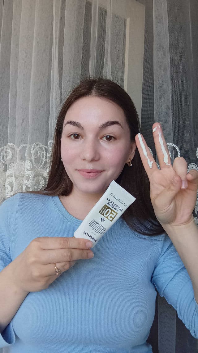 medi-peel Active Silky Sun Cream SPF50+ PA+++ review photo by Zara1193