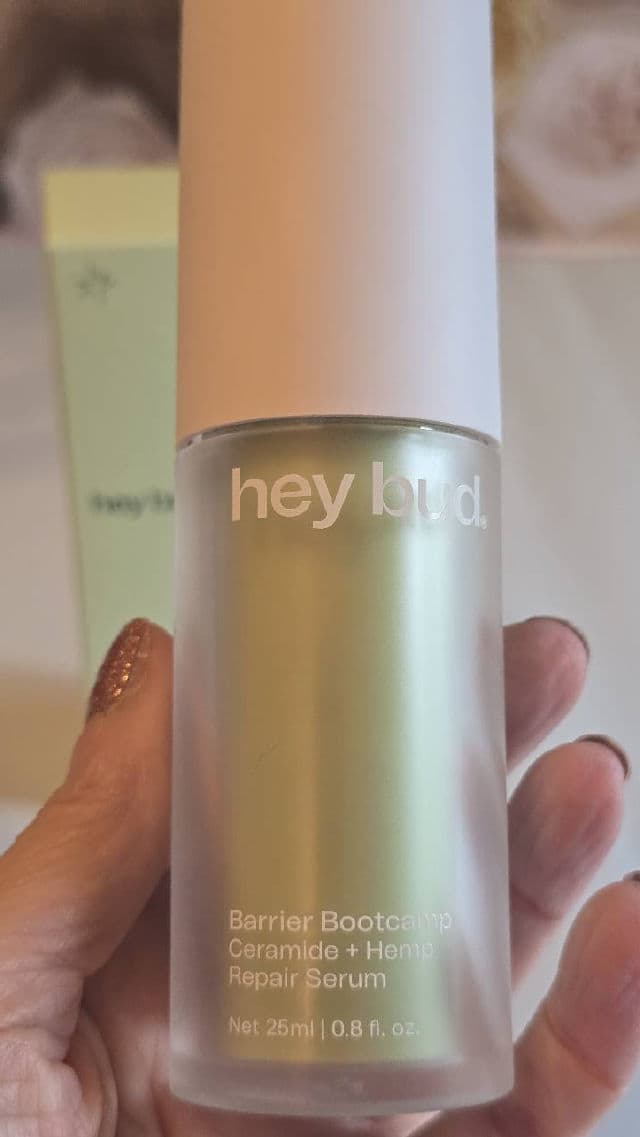 Hey Bud 10% Niacinamide + Hemp Serum review photo by daliajulius