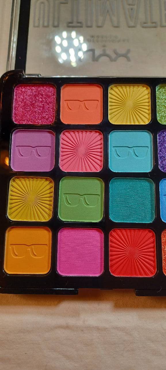 Nyx Cosmetics Ultimate Eyeshadow Palette review photo by daliajulius