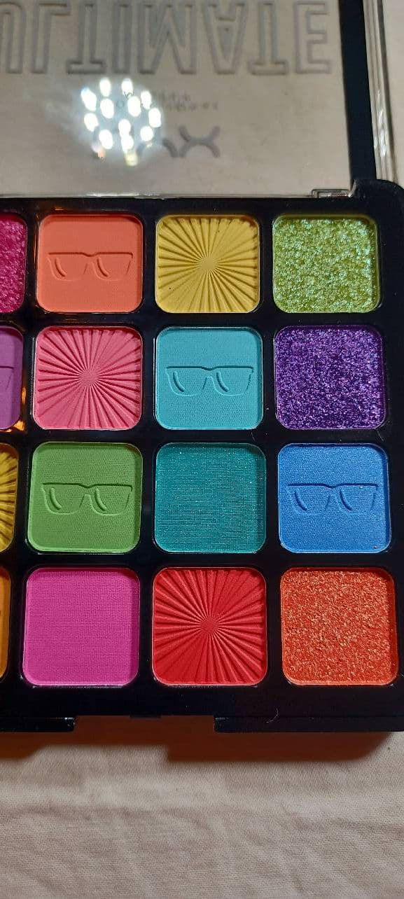 Nyx Cosmetics Ultimate Eyeshadow Palette review photo by daliajulius