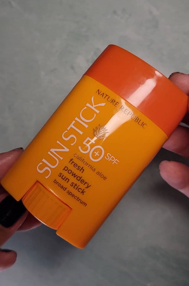 NATURE REPUBLIC California Aloe Fresh Powdery Sun Stick SPF 50+ PA++++ review photo by JuanderJunkie