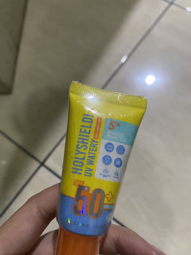 Somethinc Holyshield! UV Watery Sunscreen Gel SPF 50+ PA++++ review photo by LevyAprilya