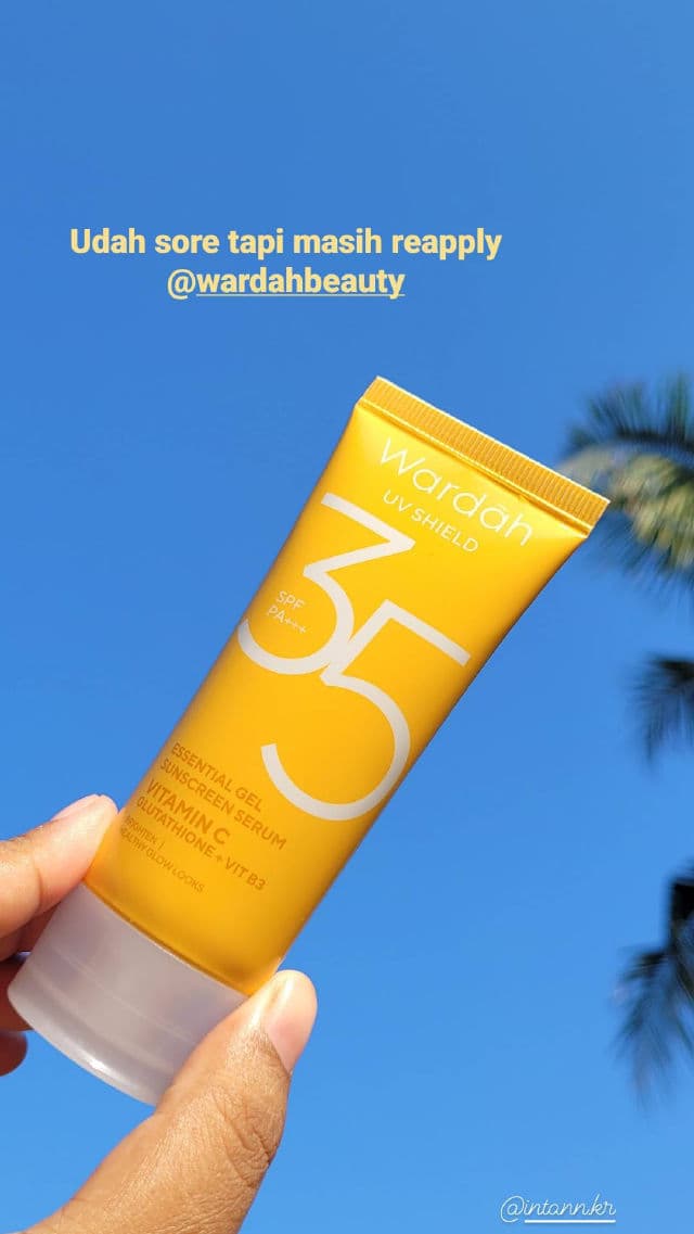 Wardah UV Shield Essential Gel Sunscreen Serum SPF 35 PA+++ review photo by Rishalicious