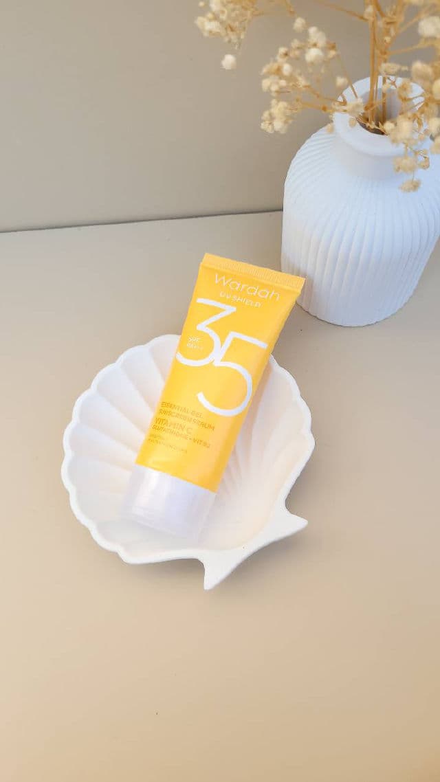 Wardah UV Shield Essential Gel Sunscreen Serum SPF 35 PA+++ review photo by Rishalicious