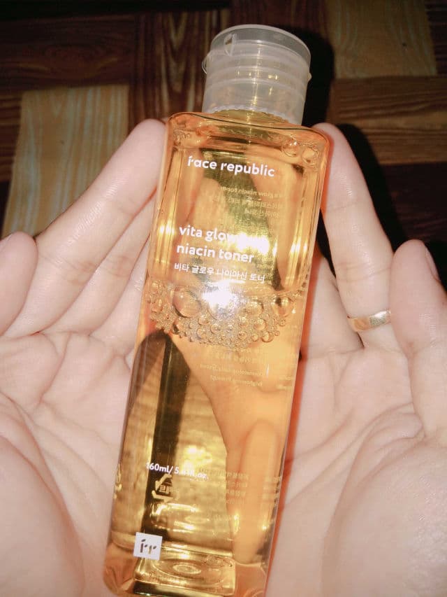 Face Republic Vita Glow Niacin Toner review photo by anjieeenomoto