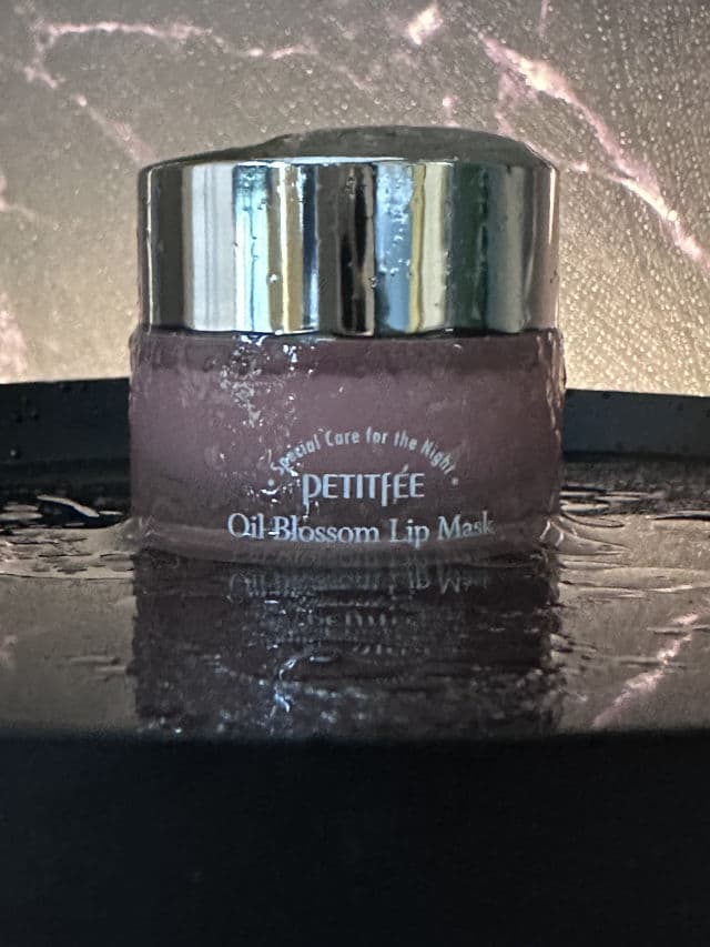 Petitfee Oil Blossom Lip Mask - Camelia Seed Oil review photo by inlovewithbeauty