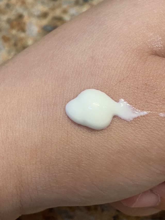 SKIN1004 Madagascar Centella Hyalu-Cica Water-Fit Sun Serum SPF50+ PA++++ review photo by ctskin