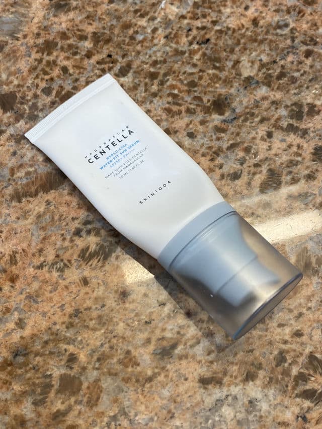 SKIN1004 Madagascar Centella Hyalu-Cica Water-Fit Sun Serum SPF50+ PA++++ review photo by ctskin
