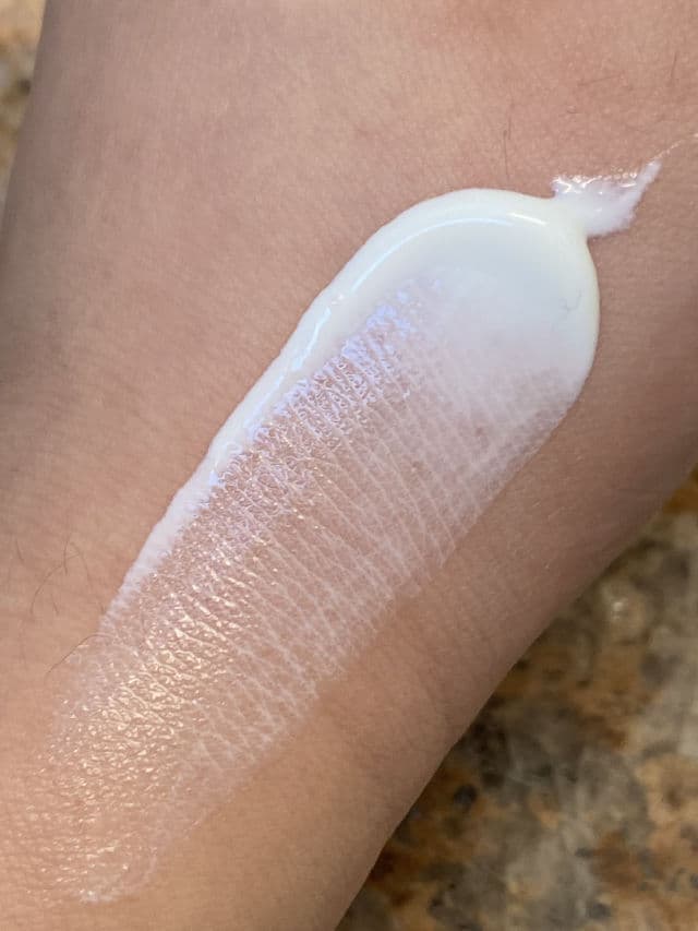 SKIN1004 Madagascar Centella Hyalu-Cica Water-Fit Sun Serum SPF50+ PA++++ review photo by ctskin