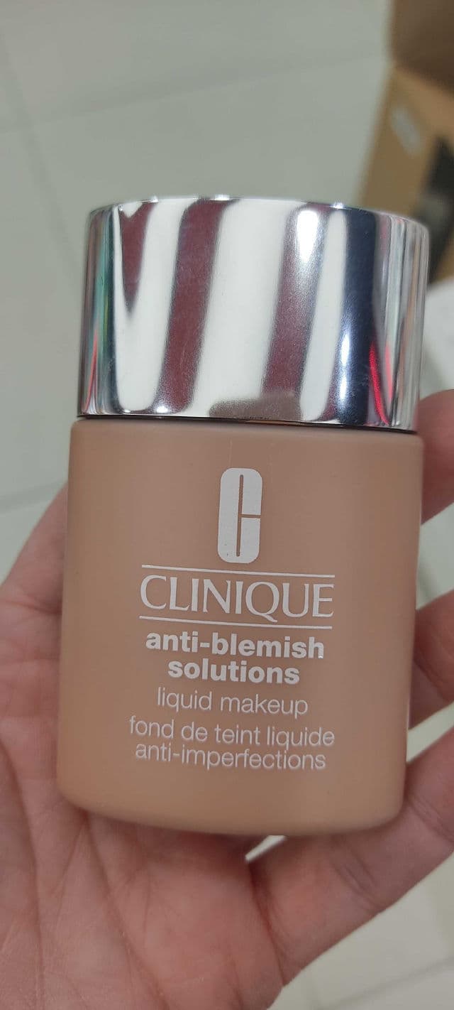 Clinique Even Better Glow Light Reflecting Makeup Broad Spectrum SPF 15 review photo by Butterflyoli