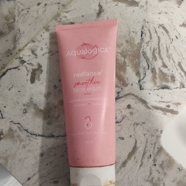 Aqualogica Radiance+ Smoothie Face Wash review photo by liyal