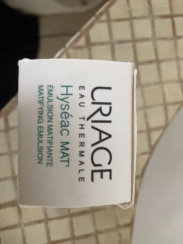 Uriage Hyseac Mat' Matifying Emulsion review photo by Centenno