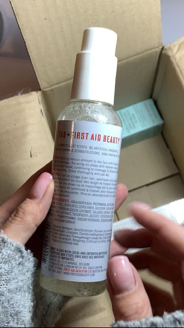 First Aid Beauty Cleansing Oil + Makeup Remover review photo by lolsnailbox