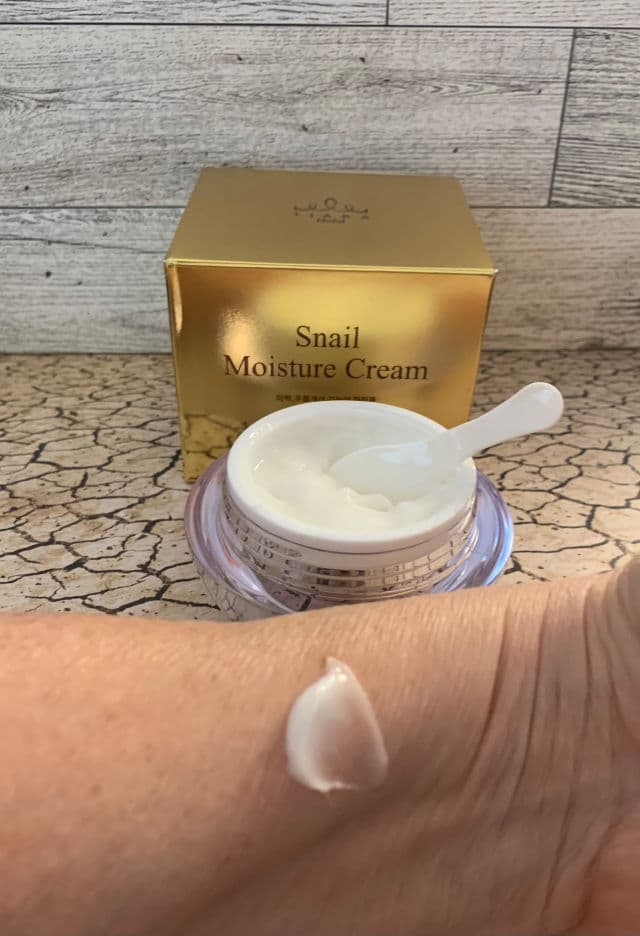 Tiara Gold Multi Premium Snail Moisture Cream review photo by manonv