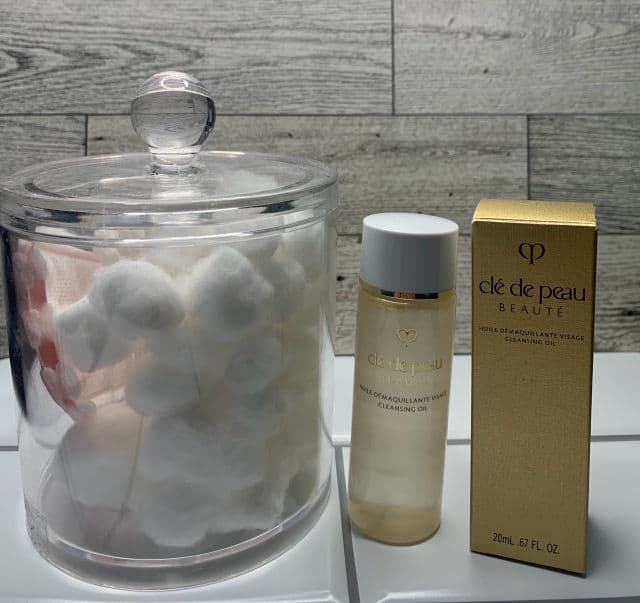 Clé de Peau Beauté Cleansing Cream Oil review photo by manonv